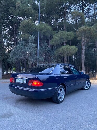 Mercedes E 200-3