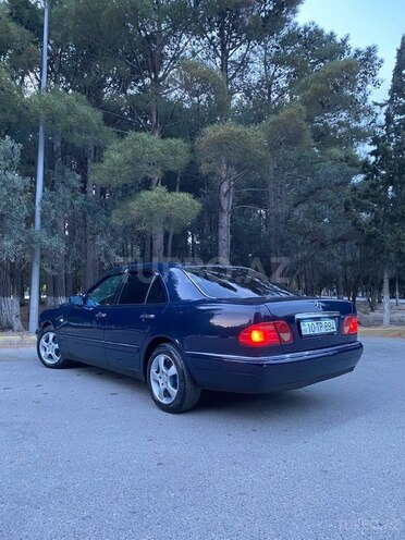 Mercedes E 200-4