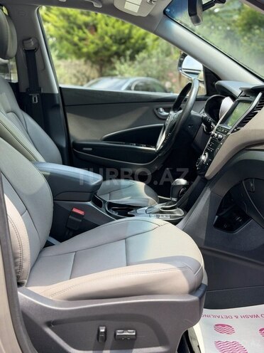 Hyundai Santa Fe-12