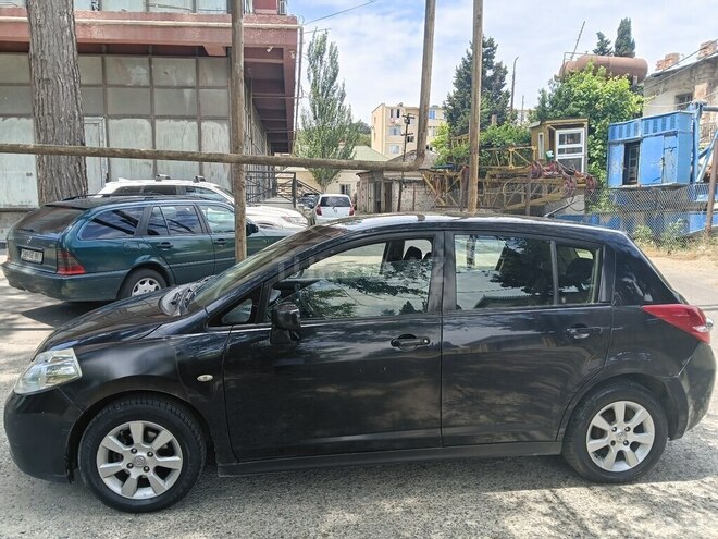 Nissan Tiida-5