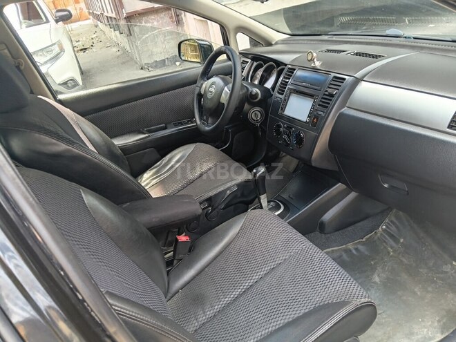 Nissan Tiida-10