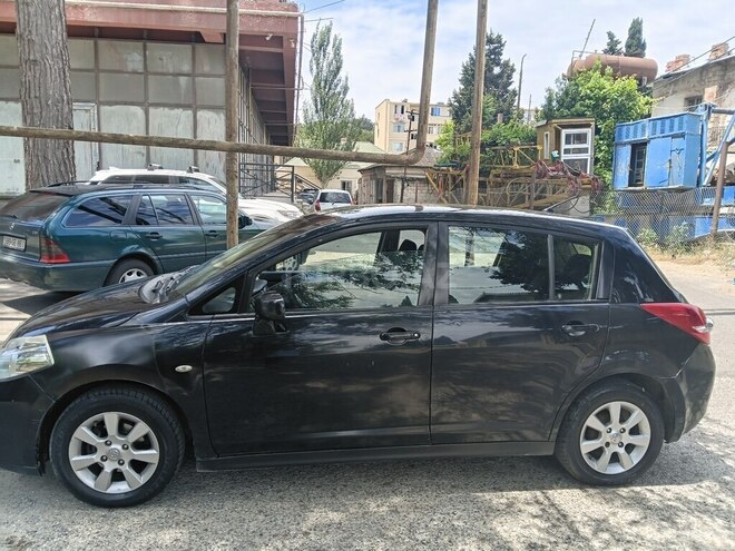 Nissan Tiida-8