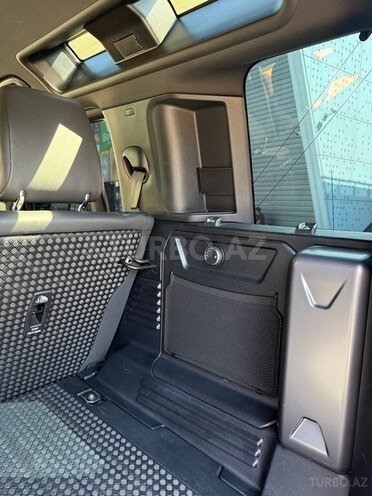 Land Rover Defender-9