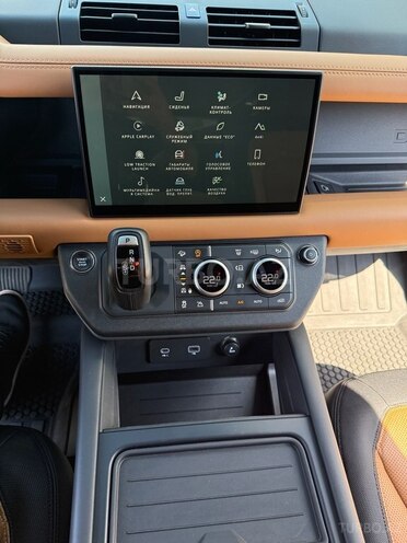 Land Rover Defender-11