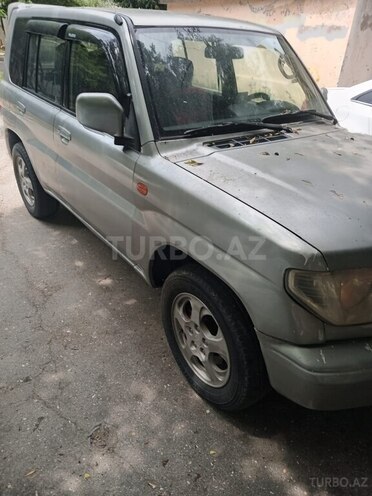 Mitsubishi Pajero io-3