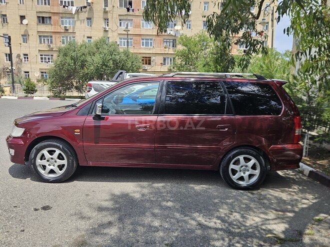 Mitsubishi Chariot Grandis-3