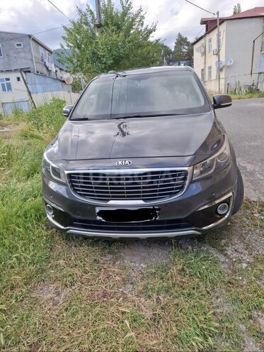 Kia Carnival-1