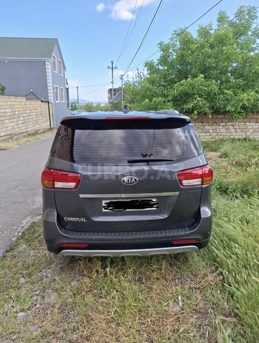 Kia Carnival-2