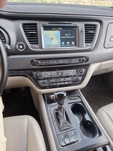Kia Carnival-5