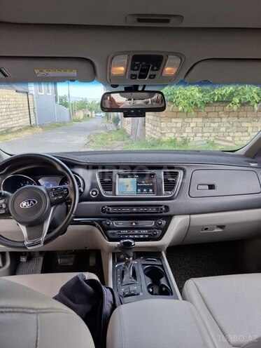 Kia Carnival-4