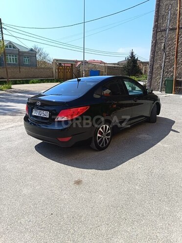 Hyundai Accent-3