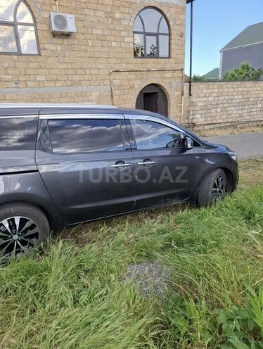 Kia Carnival-9
