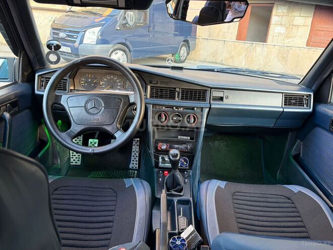Mercedes 190-13
