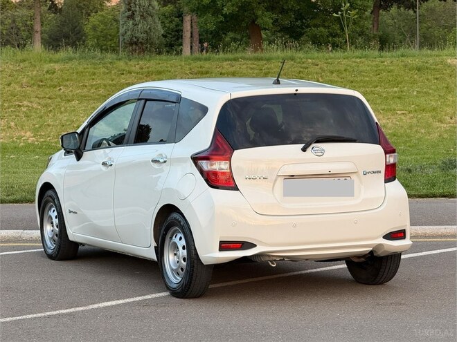 Nissan Note-5