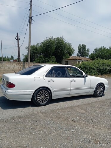Mercedes E 200-8