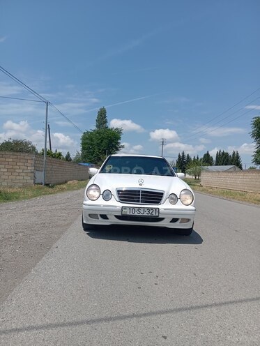 Mercedes E 200-10