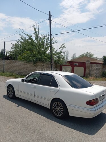Mercedes E 200-2