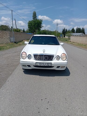 Mercedes E 200-1