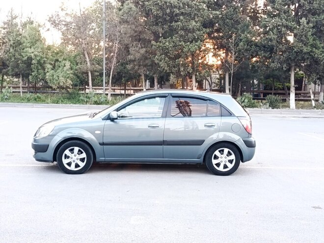 Kia Rio-5
