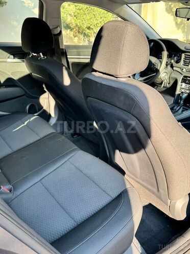 Hyundai Elantra-6