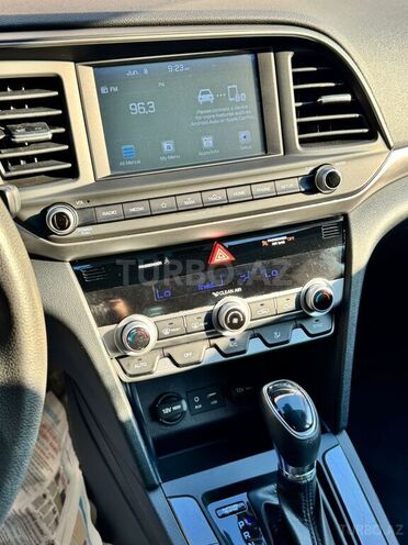 Hyundai Elantra-10