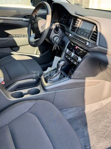 Hyundai Elantra-9
