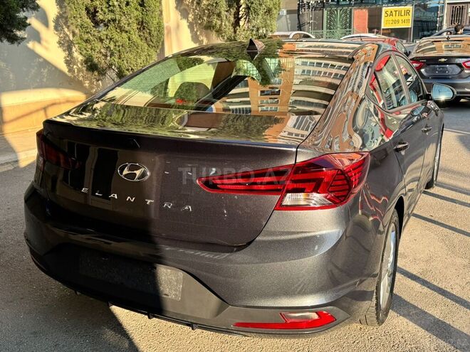 Hyundai Elantra-4