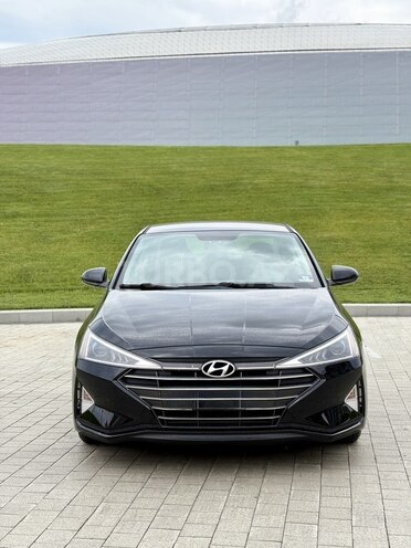 Hyundai Elantra-1