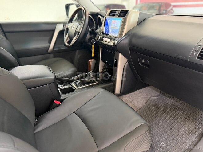Toyota Land Cruiser Prado-8