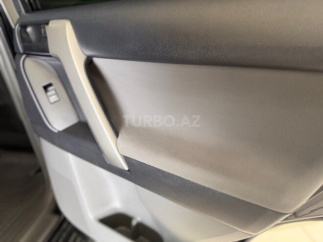 Toyota Land Cruiser Prado-18