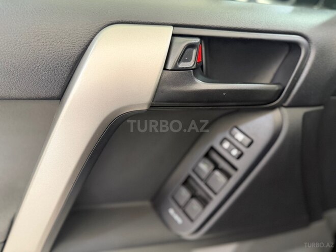 Toyota Land Cruiser Prado-17
