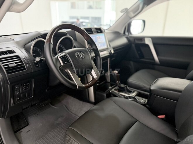 Toyota Land Cruiser Prado-15