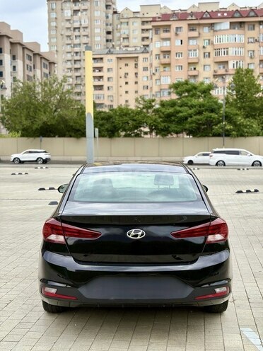 Hyundai Elantra-2