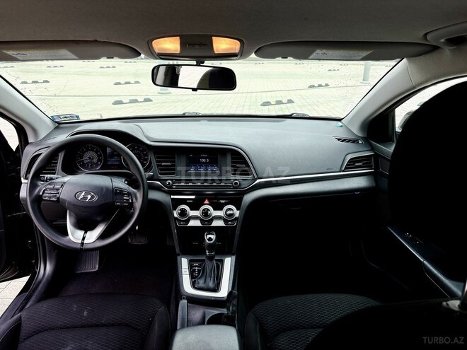 Hyundai Elantra-3
