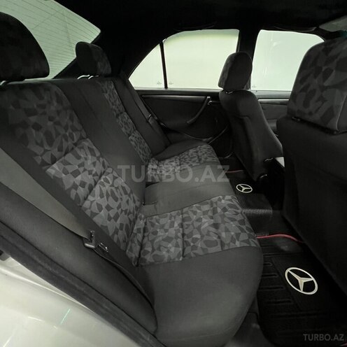 Mercedes C 200-11