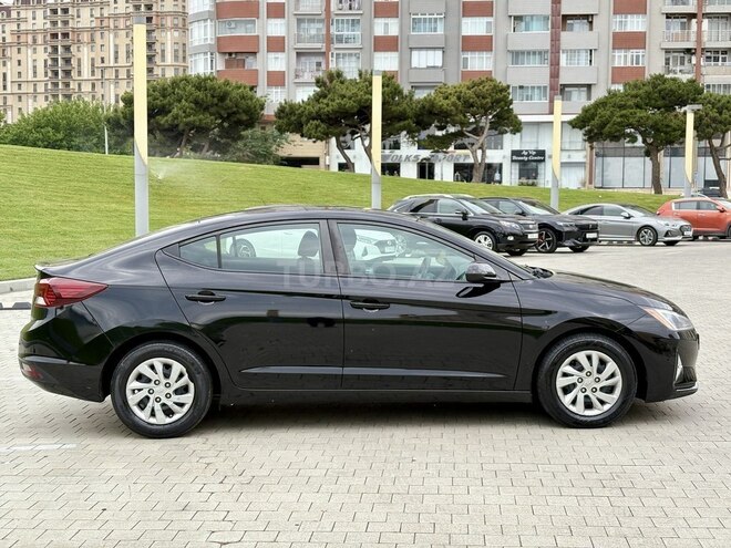 Hyundai Elantra-8