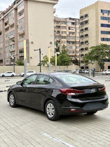 Hyundai Elantra-6