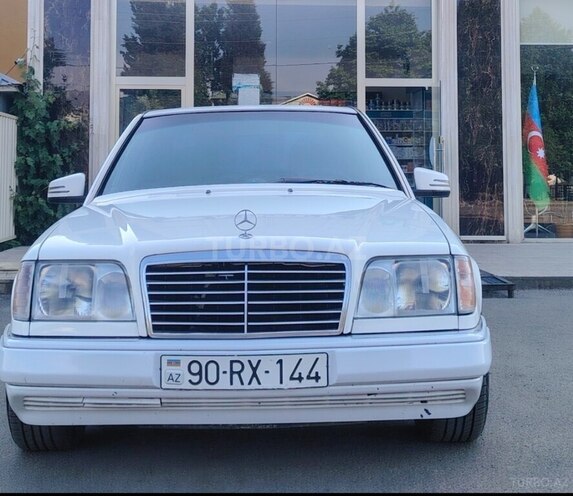 Mercedes E 220-1