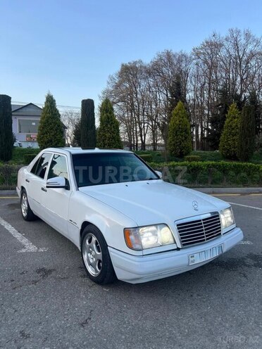 Mercedes E 220-2