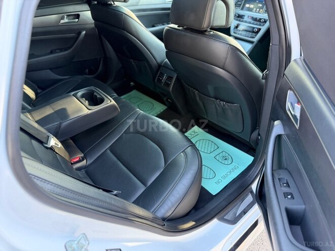 Hyundai Sonata-15