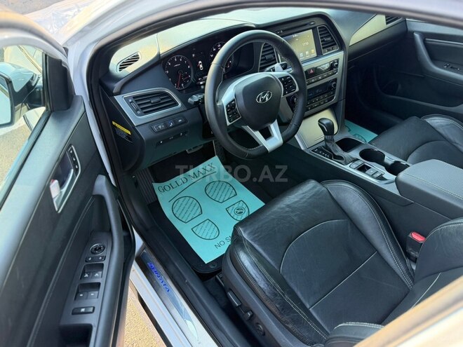 Hyundai Sonata-12