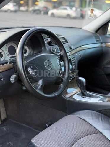 Mercedes E 240-8