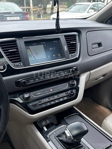 Kia Carnival-10