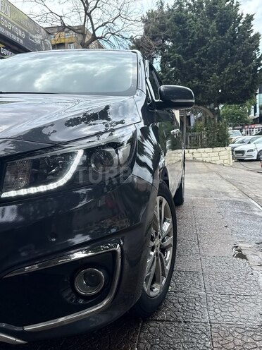 Kia Carnival-12