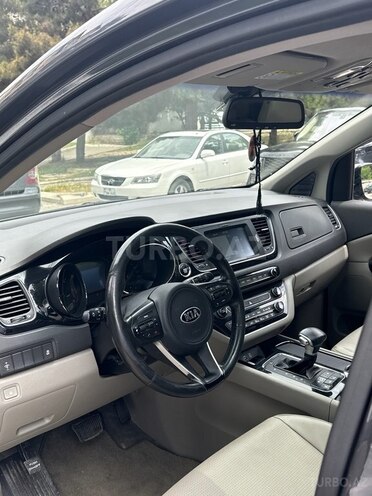 Kia Carnival-11