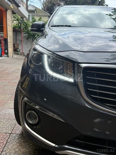 Kia Carnival-13