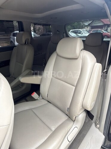 Kia Carnival-9