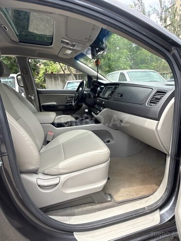 Kia Carnival-4