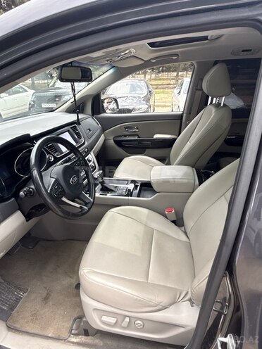 Kia Carnival-5