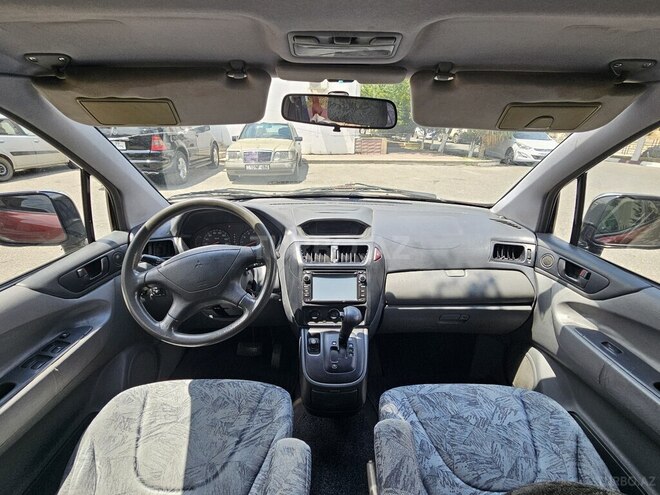 Mitsubishi Chariot Grandis-8